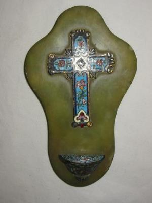 Appraisal: A CLOISONNE ENAMEL WATER STOOP with cross and lidded water