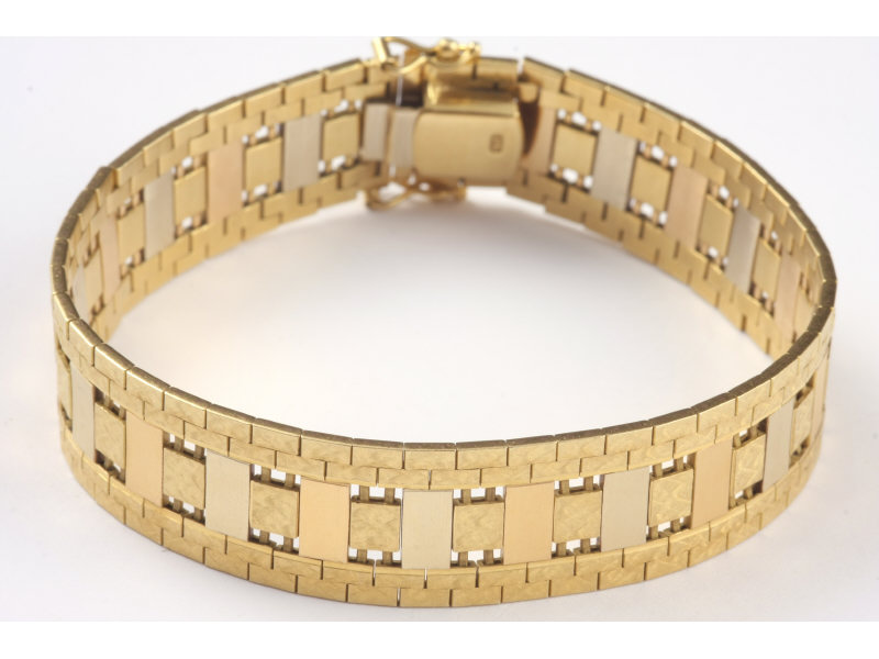 Appraisal: KT Victorian Gold Bracelet K geometric interlink bracelet with Florentine