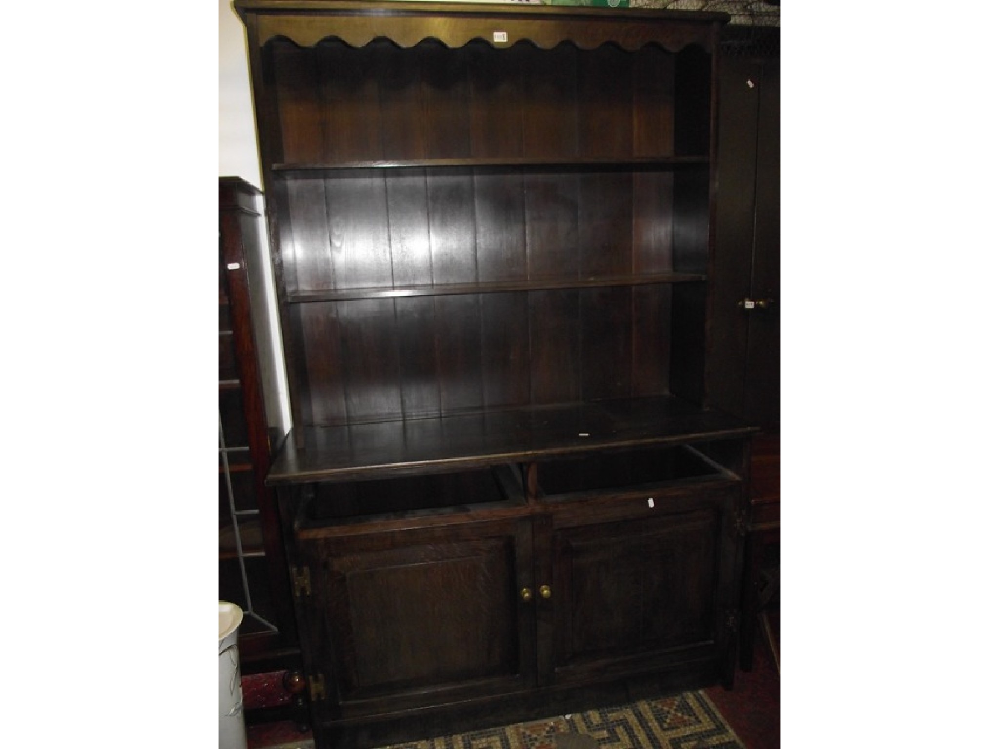 Appraisal: A reproduction Georgian style oak cottage dresser the base enclosed