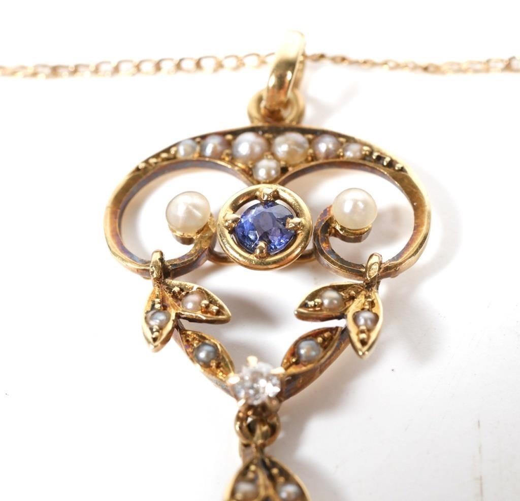 Appraisal: k gold Victorian lavalier pendant necklace with open tendrils leaves