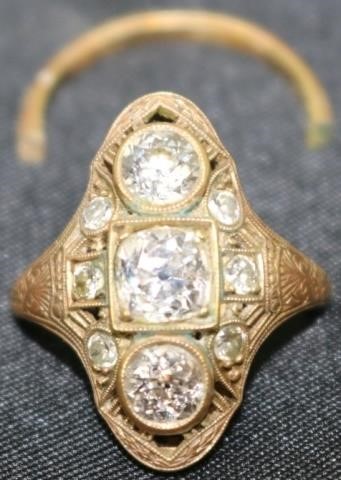 Appraisal: KT GOLD LADY'S DIAMOND RING SET WITH CT CENTER STONE