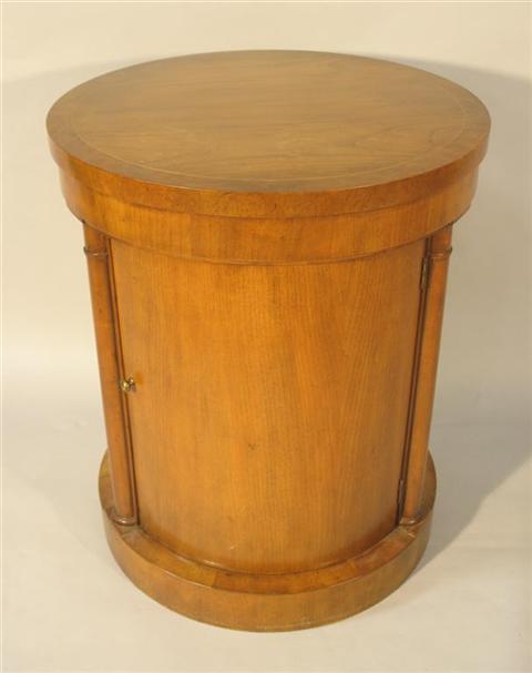 Appraisal: BAKER FURNITURE BARREL FORM SIDE TABLE Circular top over plain