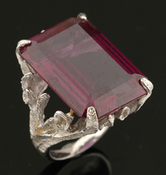 Appraisal: SYNTHETIC ALEXANDRITE WITH EMERALD CUT SET IN A FOLIATE GUM