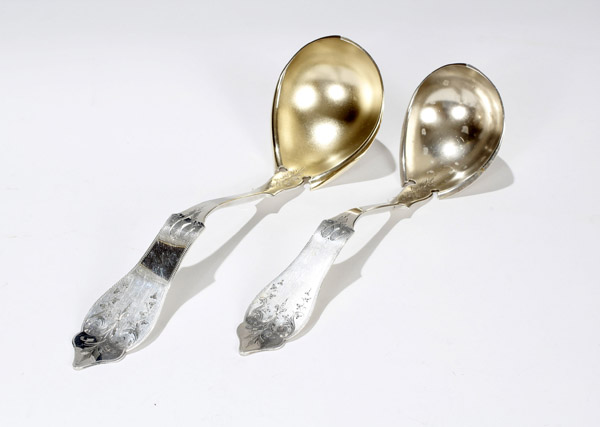 Appraisal: Set of two Duhme Co Cincinnati coin silver ladles with