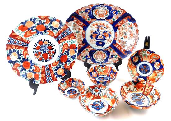 Appraisal: ASIAN Imari platters and bowls of graduated size seven pieces