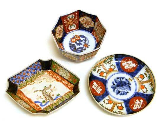 Appraisal: Three pieces of Japanese Imari porcelain late th early th