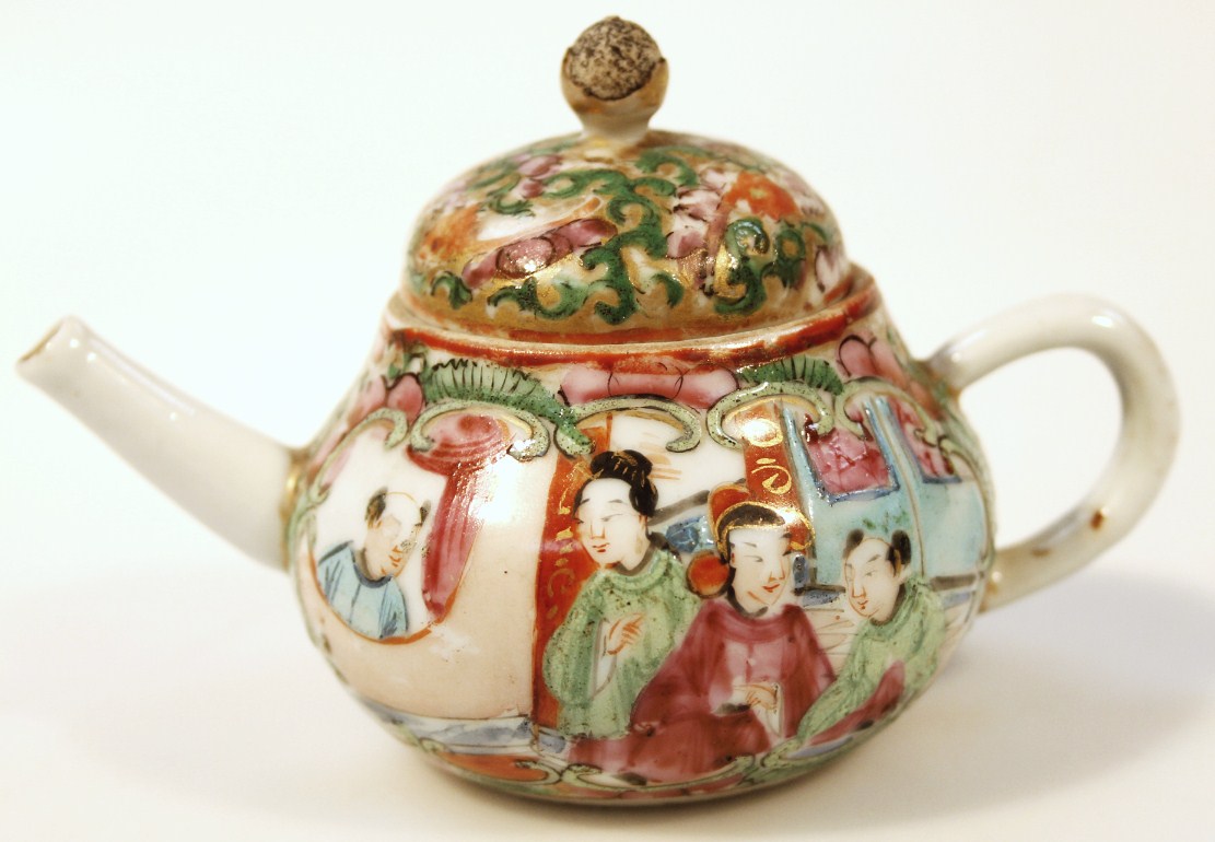 Appraisal: A thC Cantonese teapot and cover of miniature form the