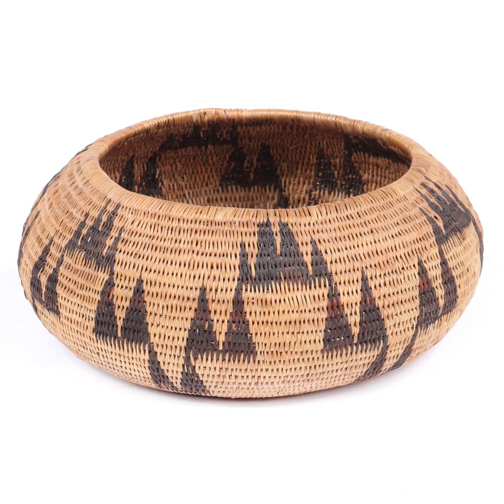 Appraisal: NATIVE AMERICAN INDIAN STORAGE BASKET WITH TRIANGLE MOUNTAIN PATTERN CA