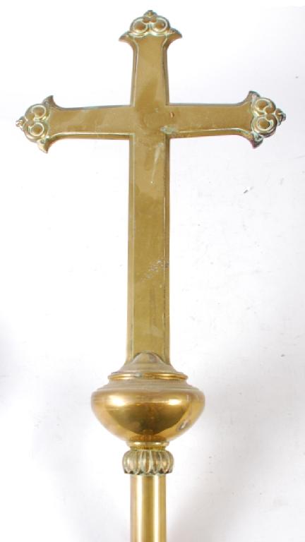 Appraisal: IMPRESSIVE OAK AND BRASS PRESENTATION MEMORIAL PROCESSIONAL CROSS comprising of