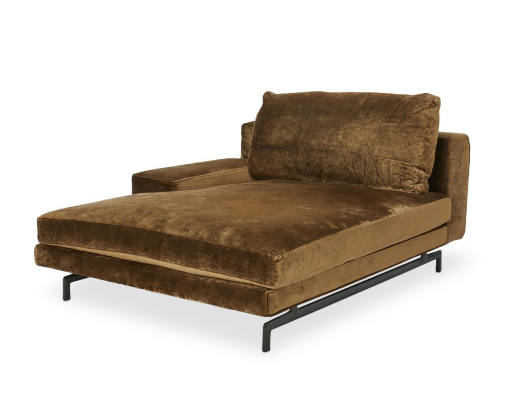 Appraisal: A Minotti daybed st Century Upholstered in umber brown velvet