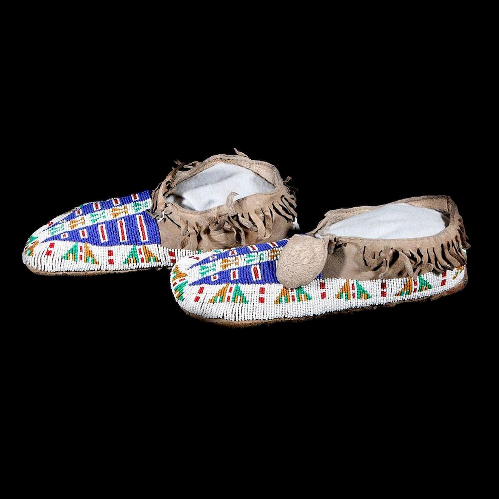 Appraisal: Pair of Sioux beaded moccasins c nd quarter th century