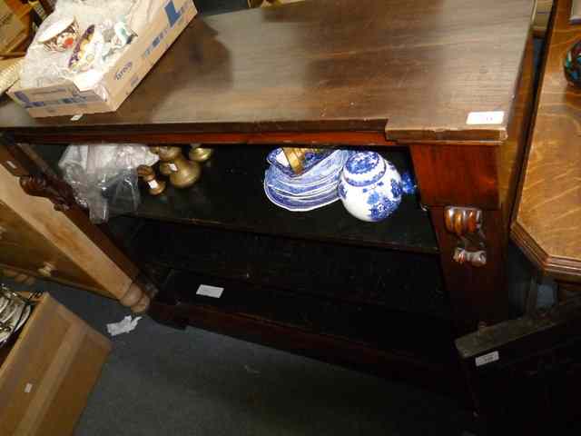 Appraisal: A VICTORIAN ROSEWOOD BREAKFRONT BOOKCASE with three adjustable shelves standing