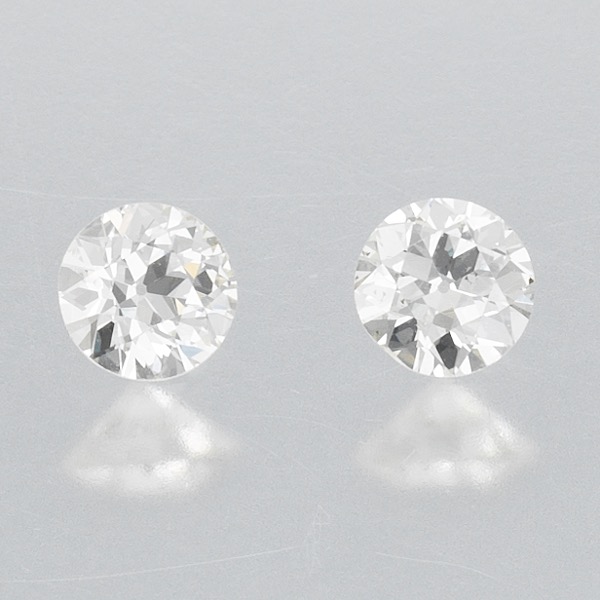 Appraisal: UNMOUNTED PAIR OF ROUND BRILLIANT CUT DIAMONDS Pair of round