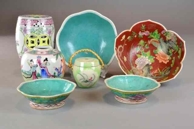 Appraisal: PIECES OF CHINESE PORCELAINVarious pieces and sizes including pierced barrel