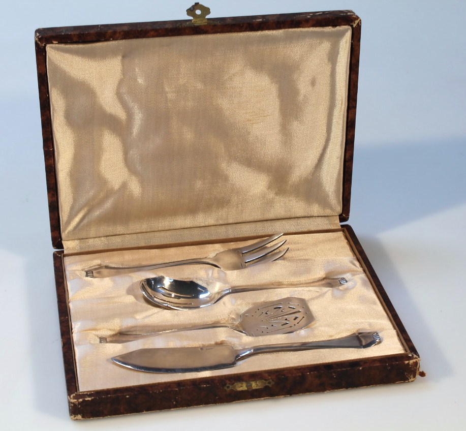 Appraisal: A cased cutlery set to include sifter spoon fish eaters