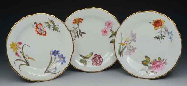 Appraisal: A SET OF THREE ENGLISH PORCELAIN PLATES white ground with