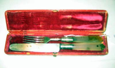 Appraisal: A WILLIAM IV AGATE HANDLED KNIFE AND FORK the fork