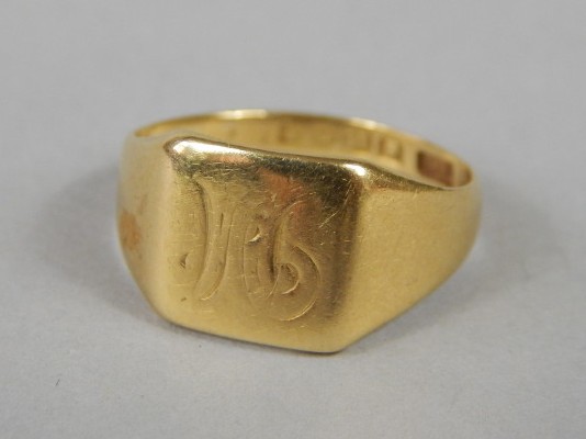 Appraisal: An ct gold signet ring bearing initials rubbed g all