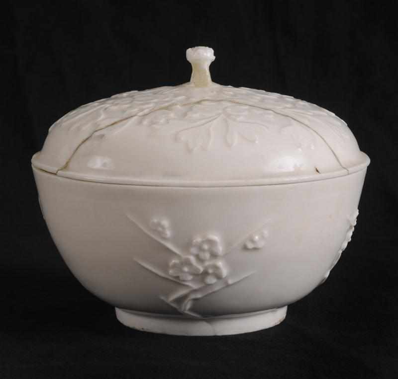 Appraisal: CHINESE BLANC-DE-CHINE PORCELAIN BOWL AND COVER The footed bowl with