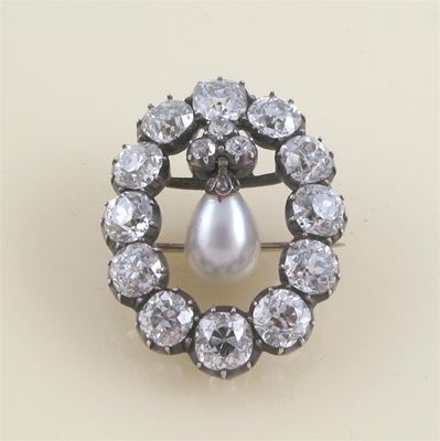 Appraisal: A Victorian diamond and pearl set brooch the oval form