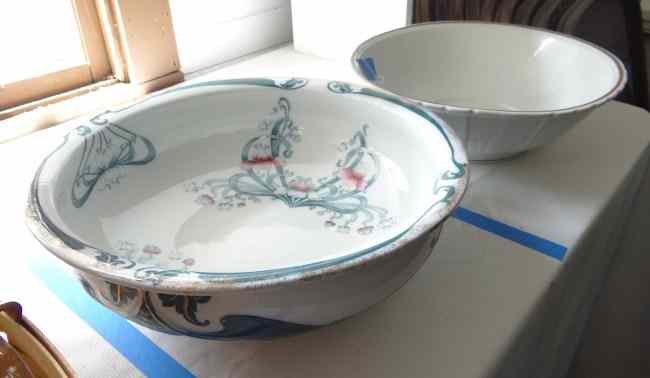 Appraisal: Lot two various English porcelain bowls including ''Mellor Taylor Co