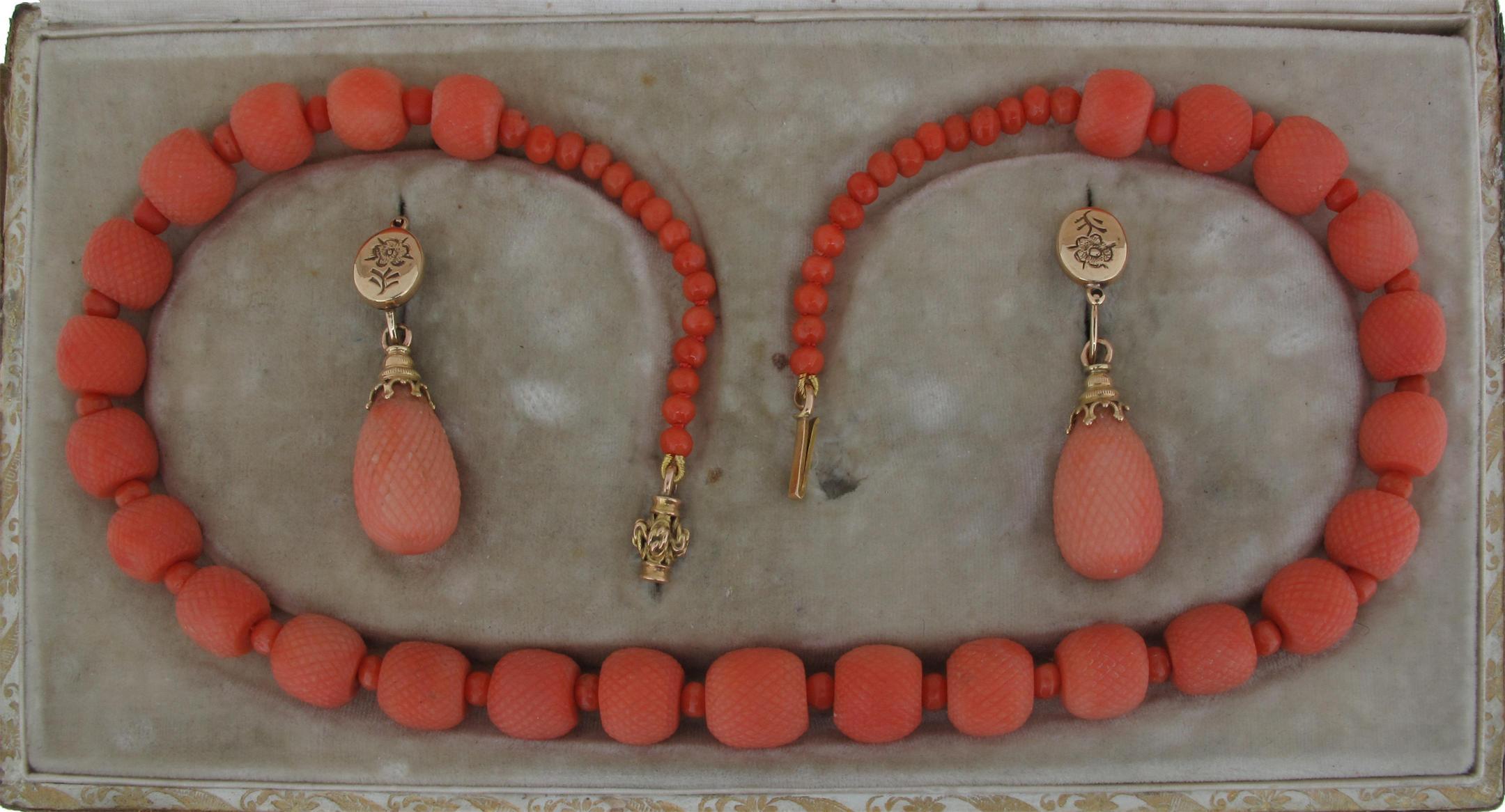 Appraisal: A th Century coral necklace