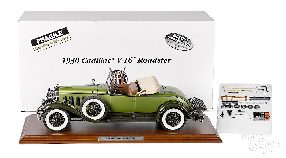 Appraisal: Danbury Mint Cadillac V- Roadster Danbury Mint Cadillac V- Roadster