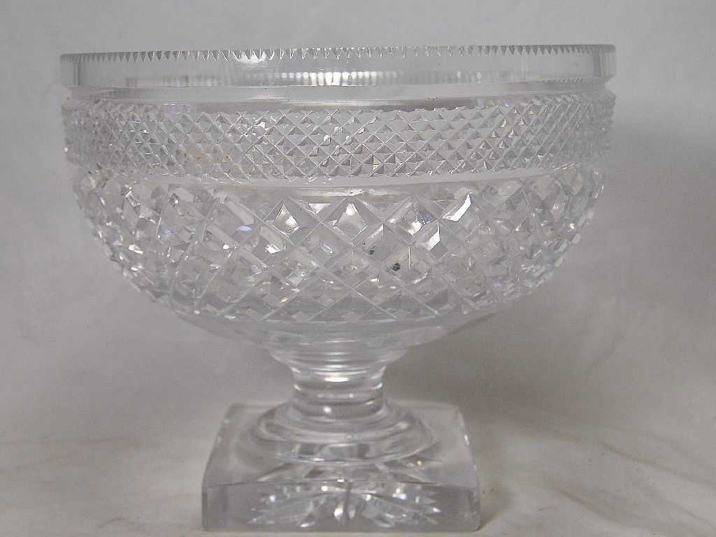 Appraisal: A good quality heavy cut glass stemmed punch bowl on