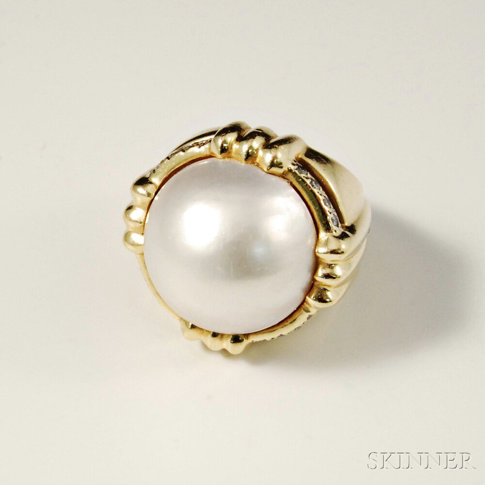 Appraisal: kt Gold Diamond and Mabe Pearl Ring central pearl surrounded