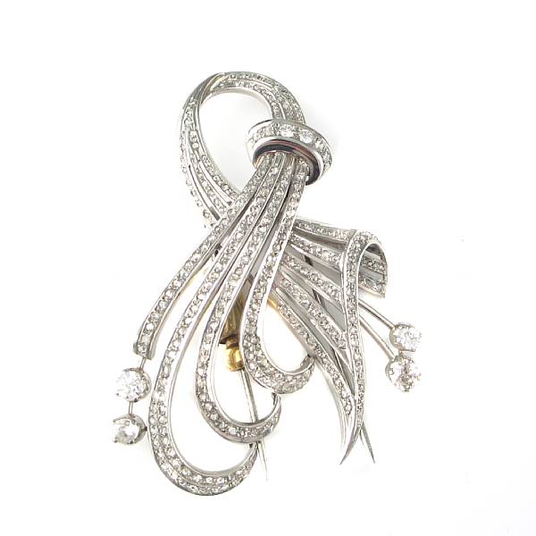 Appraisal: A diamond rose cut diamond and white gold ribbon brooch