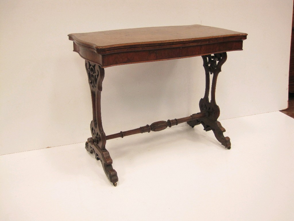 Appraisal: A Victorian walnut Card Table with serpentine shape fold-over top