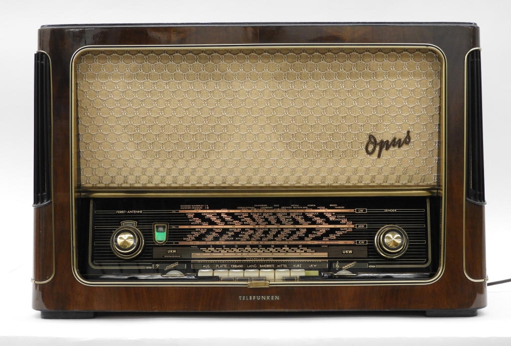 Appraisal: TELEFUNKEN OPUS WECHSELSTROM-SUPER AM FM RADIO Germany Circa Wechselstom-Super Opus