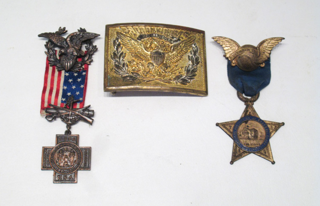 Appraisal: U S ARMY OFFICERS BELT BUCKLE PLUS TWO AWARDS unmarked