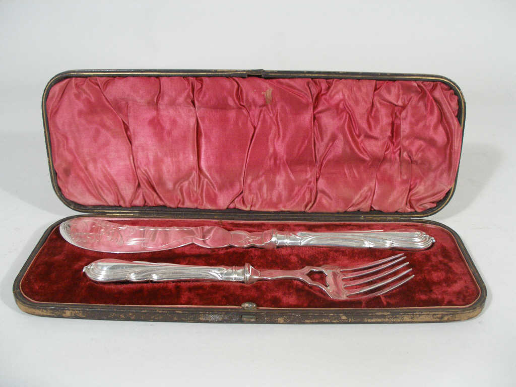 Appraisal: English Cased Fish Fork Knife Set silver plate the knife