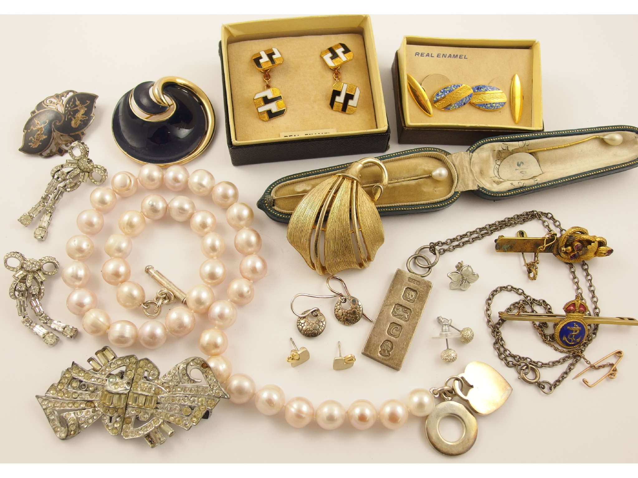 Appraisal: A collection of silver and vintage costume jewellery to include