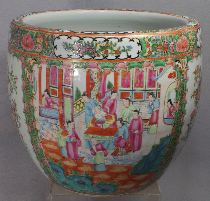 Appraisal: Chinese export porcelain lg Rose Medallion cache pot or planter