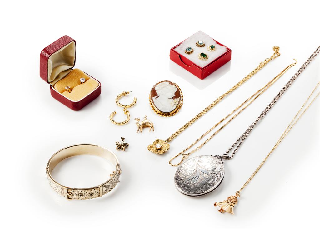 Appraisal: A collection of jewellery to include a gilt bangle of