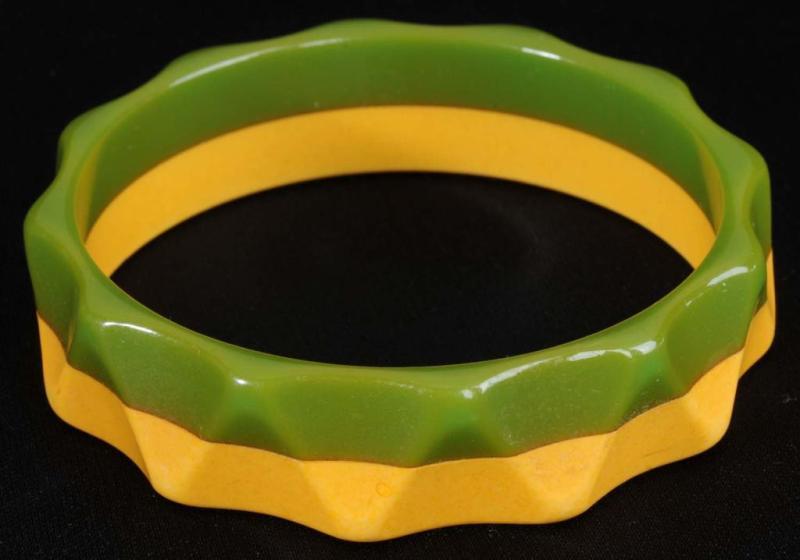 Appraisal: Laminated Bakelite Zigzag Bracelet Description Unusual Two colors Condition Excellent