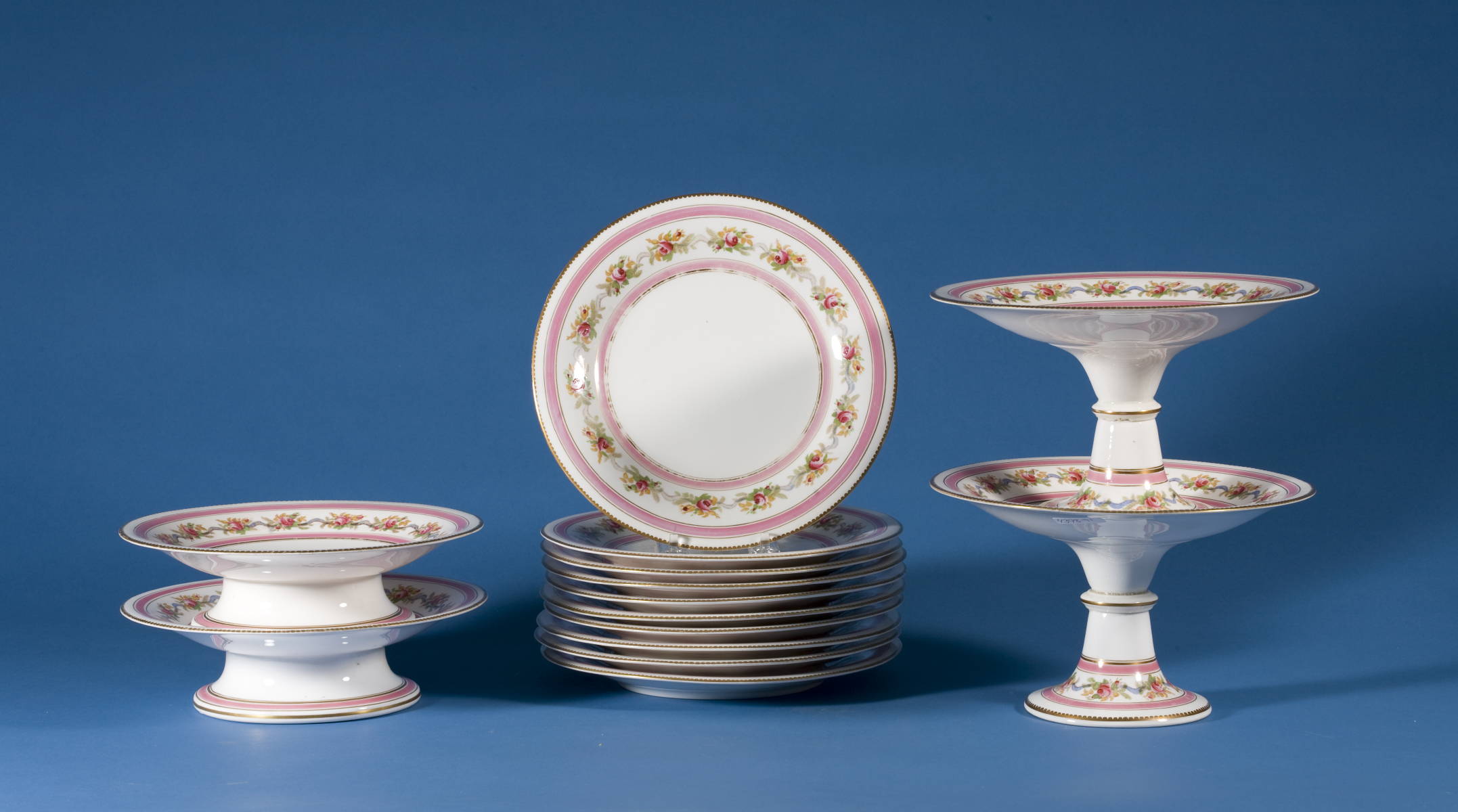 Appraisal: ENGLISH PORCELAIN PART DESSERT SERVICE WITH SCALLOPED GILT BORDER PINK