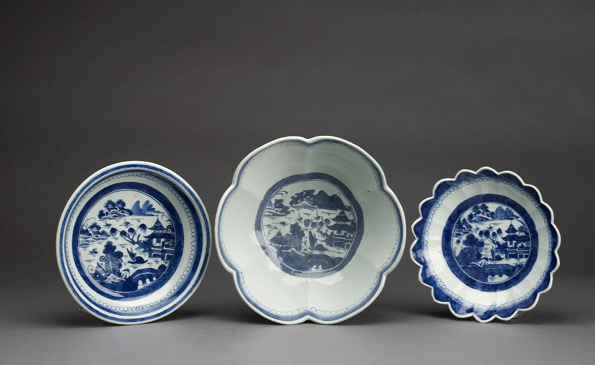 Appraisal: CANTON PORCELAIN BLUE AND WHITE SCALLOP-EDGED BOWL NINETEENTH CENTURY Diameter