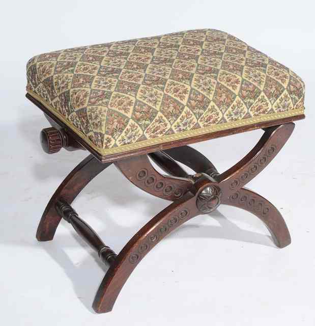 Appraisal: AN EARLY TH CENTURY CARD TABLE with baize top and