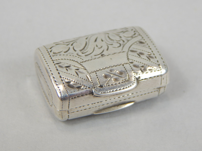 Appraisal: A George III silver vinaigrette the hinged lid engraved with