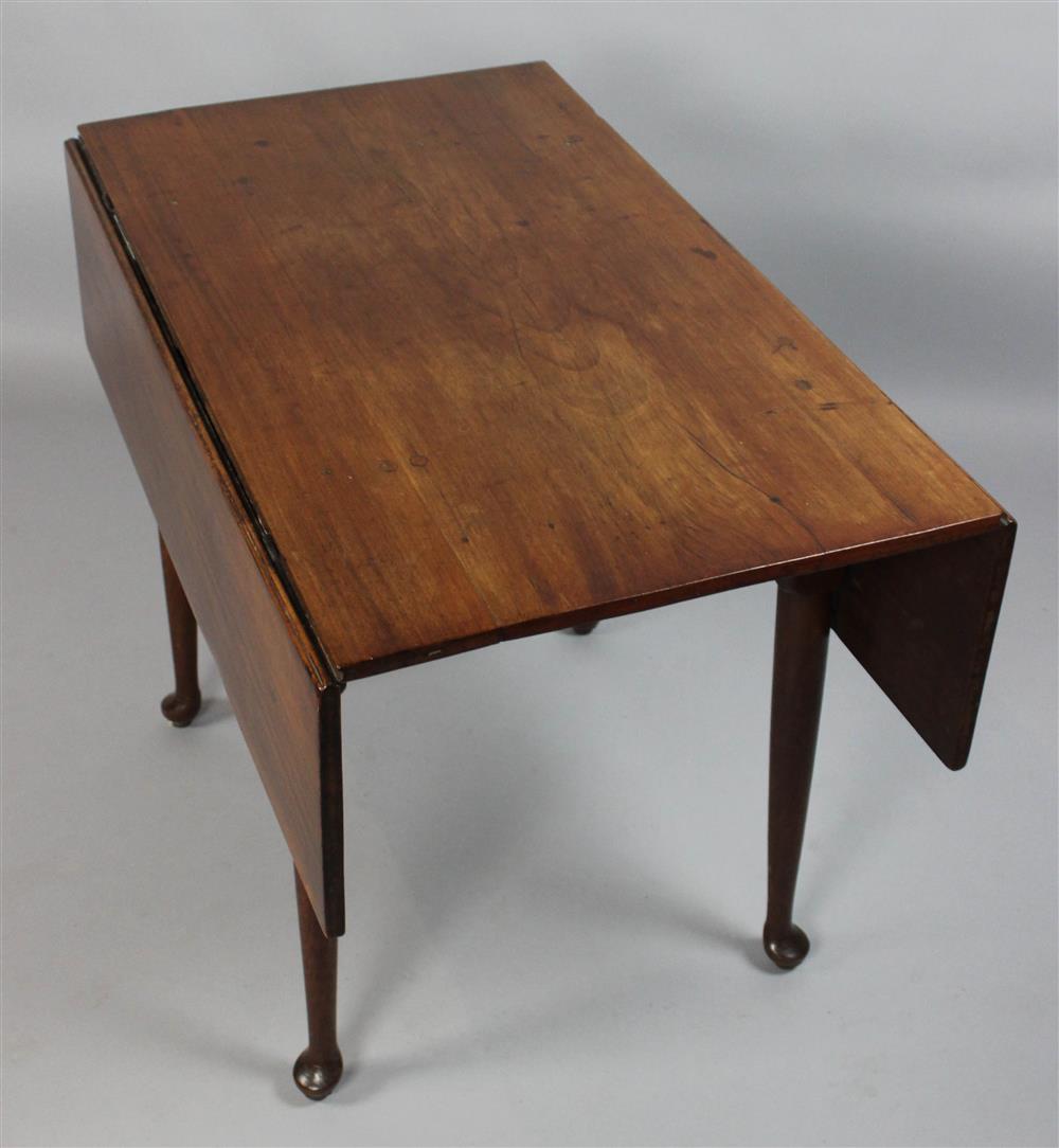 Appraisal: NEW ENGLAND QUEEN ANNE WALNUT DROP LEAF TABLE the overhanging