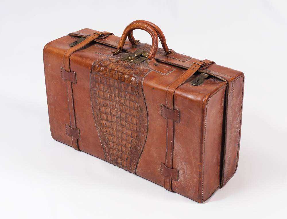 Appraisal: VINTAGE ALLIGATOR AND LEATHER SUITCASE Leather case with alligator embellishment