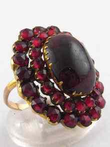 Appraisal: A yellow metal tests carat gold garnet ring the central