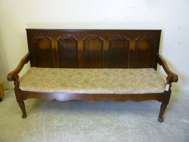 Appraisal: AN OAK SETTLE c the back with moulded top rail