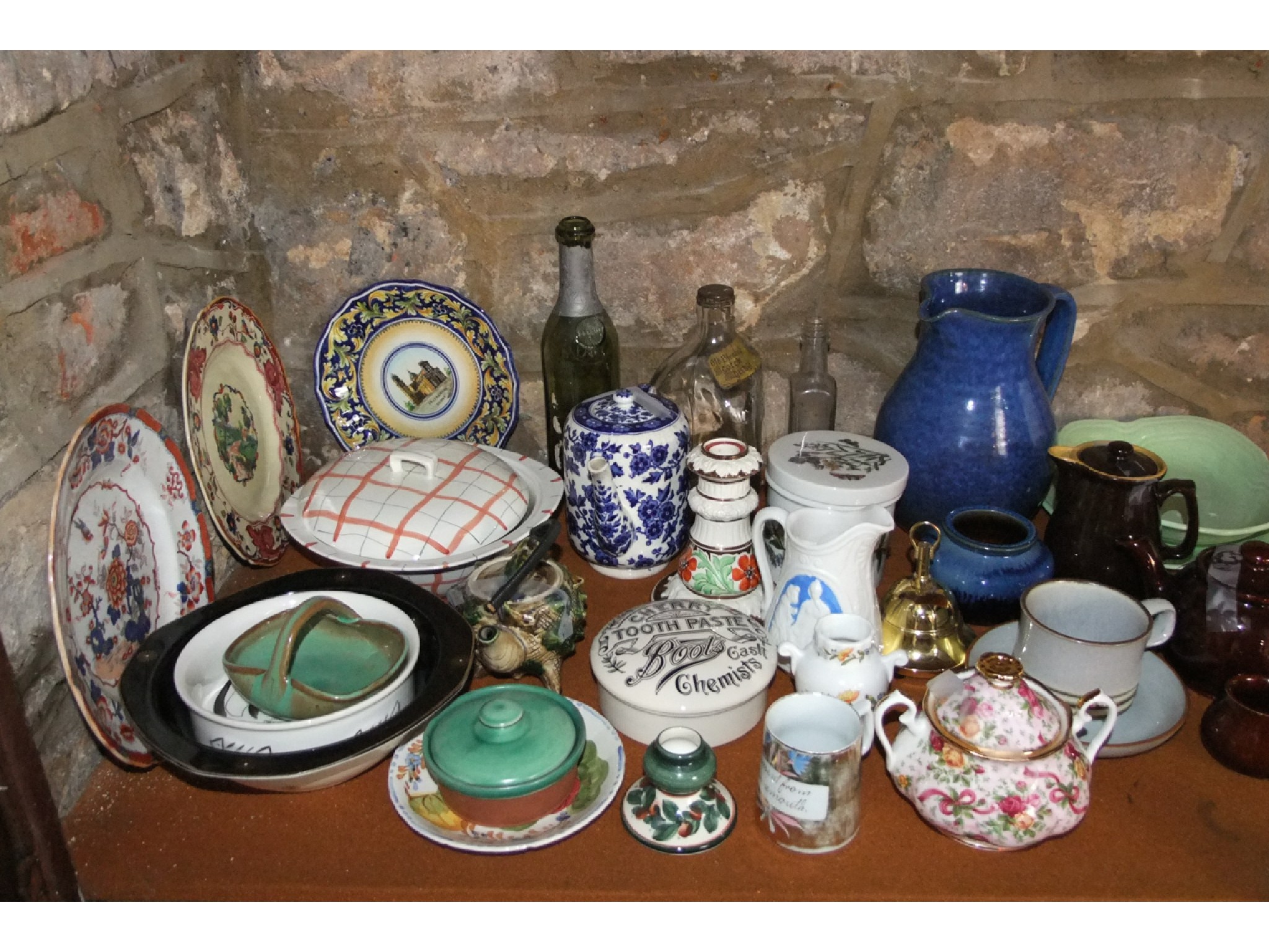 Appraisal: A collection of ceramics including a Royal Venton Orlando pattern