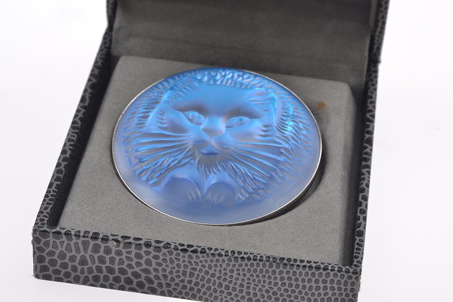 Appraisal: A LALIQUE OPALESCENT GLASS CAT BROOCH BOXED A LALIQUE OPALESCENT