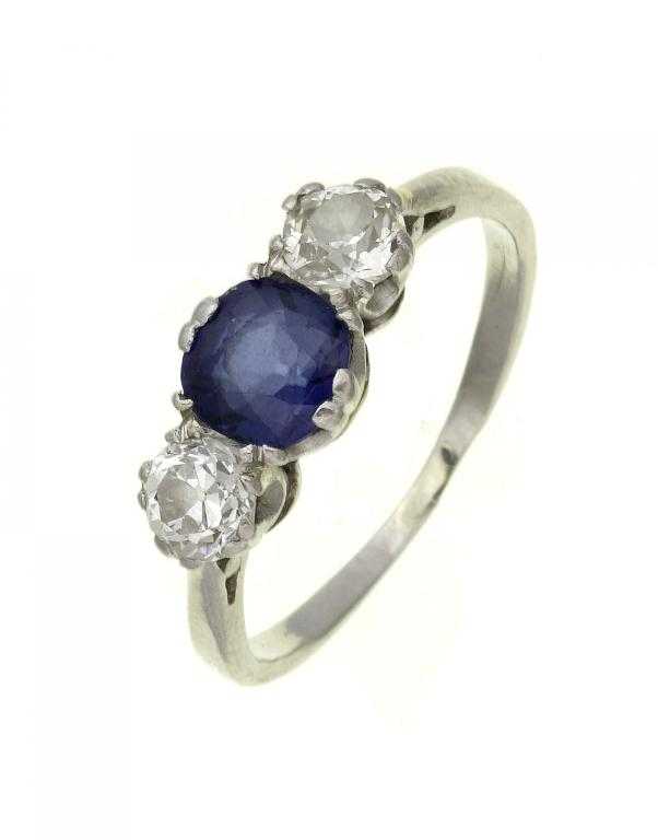 Appraisal: A SAPPHIRE AND DIAMOND THREE STONE RING the larger sapphire