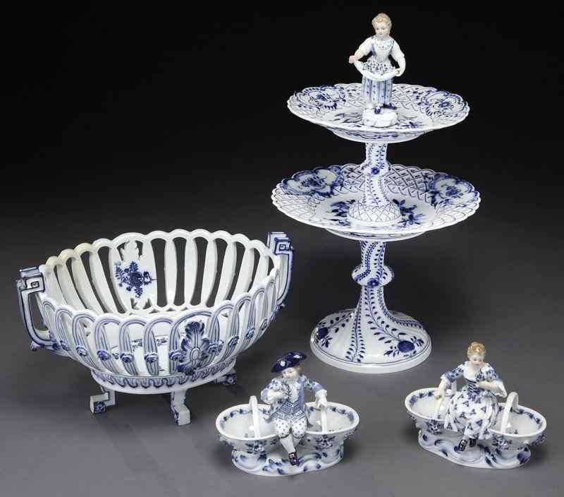 Appraisal: Pcs Meissen porcelain ''Blue Onion'' patterntable wares including pr salt